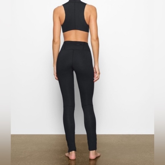 Skims Sports Swim Pant Onyx - Picture 2 of 7